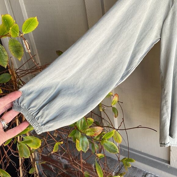 NWT Anthro Cloth & Stone Raglan Ruffle Neck Blouse in Blue/Green Size: M - Picture 12 of 16